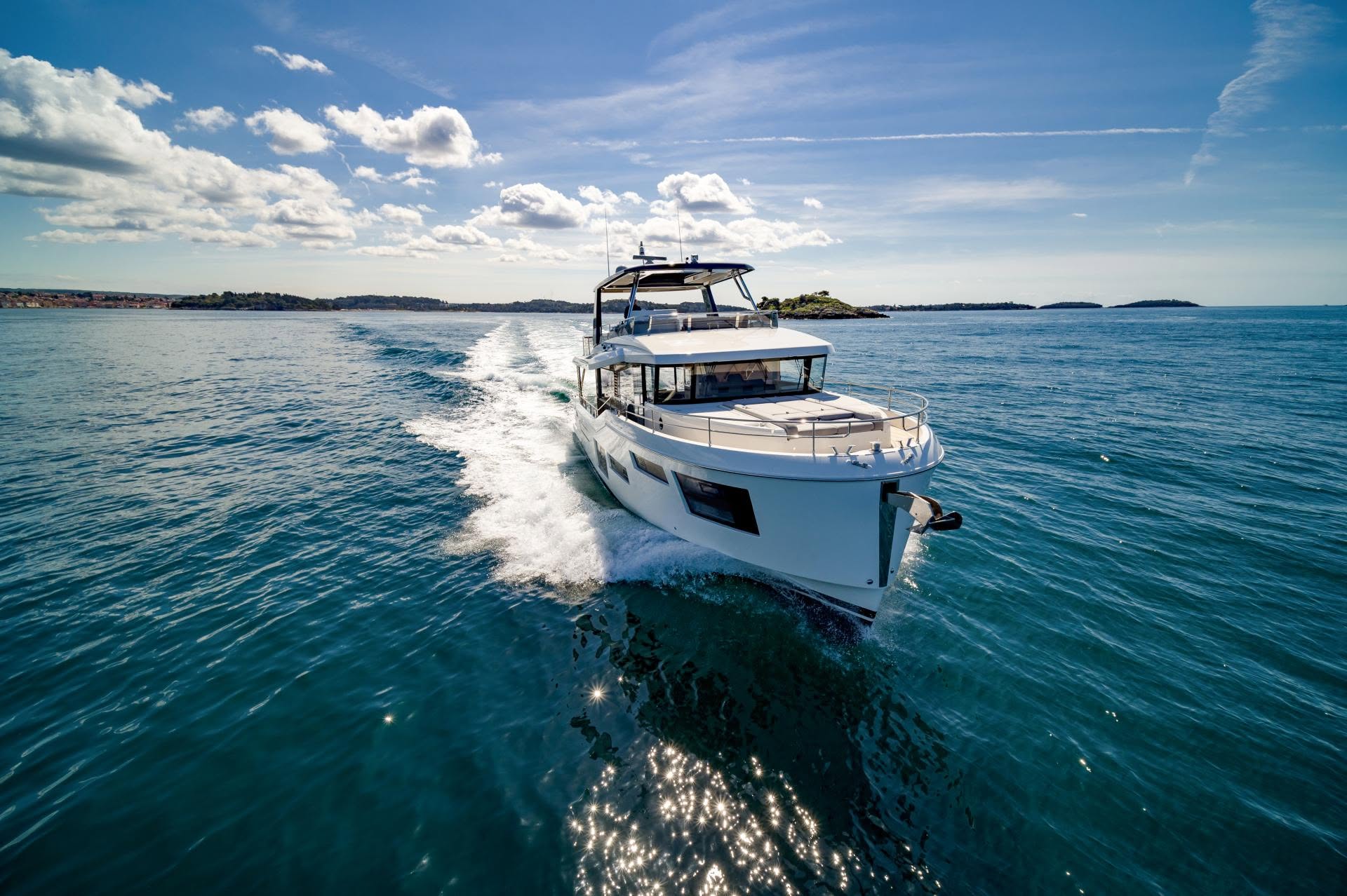 Sundance Yacht Sales