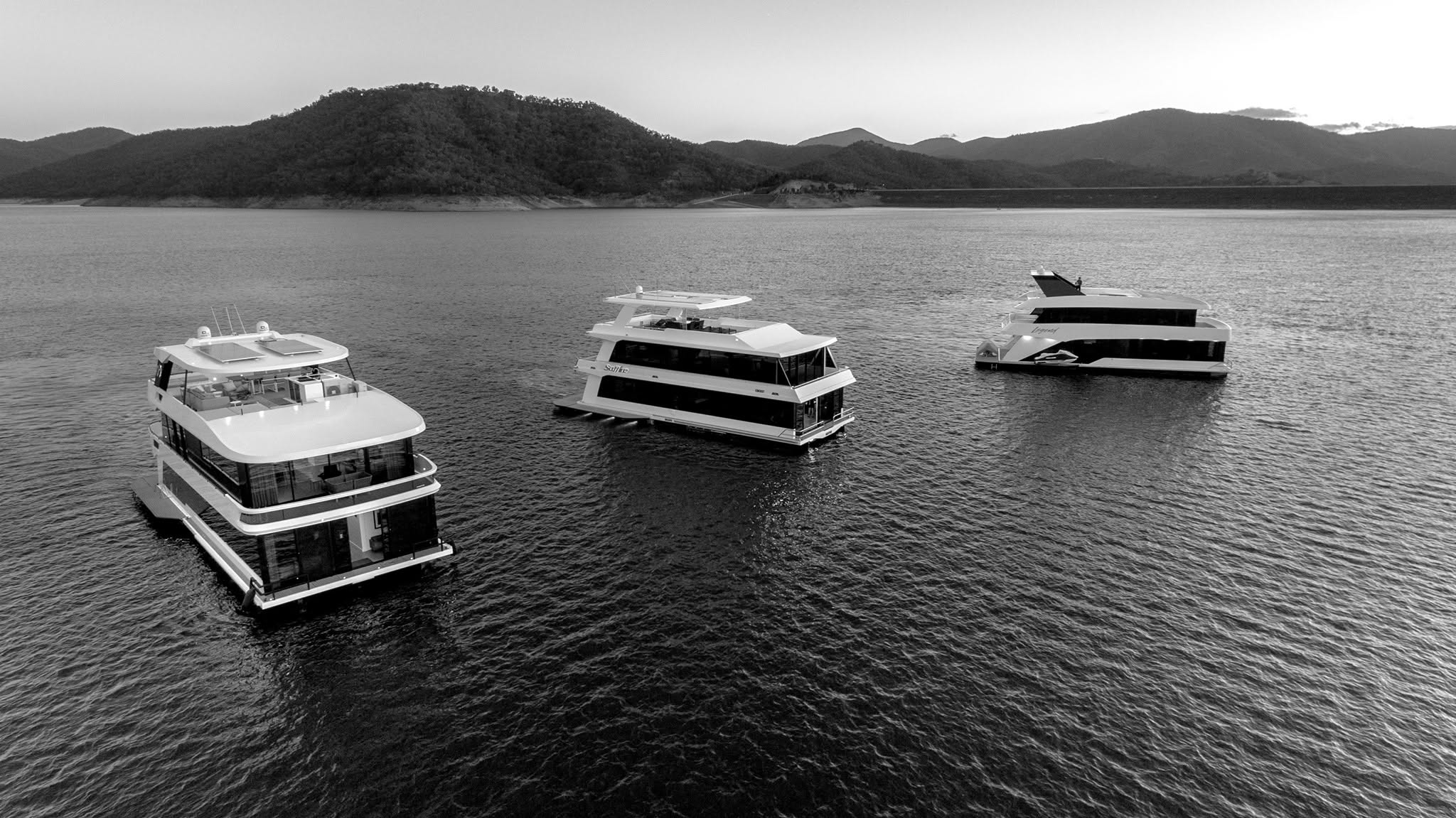 Status Luxury Houseboats